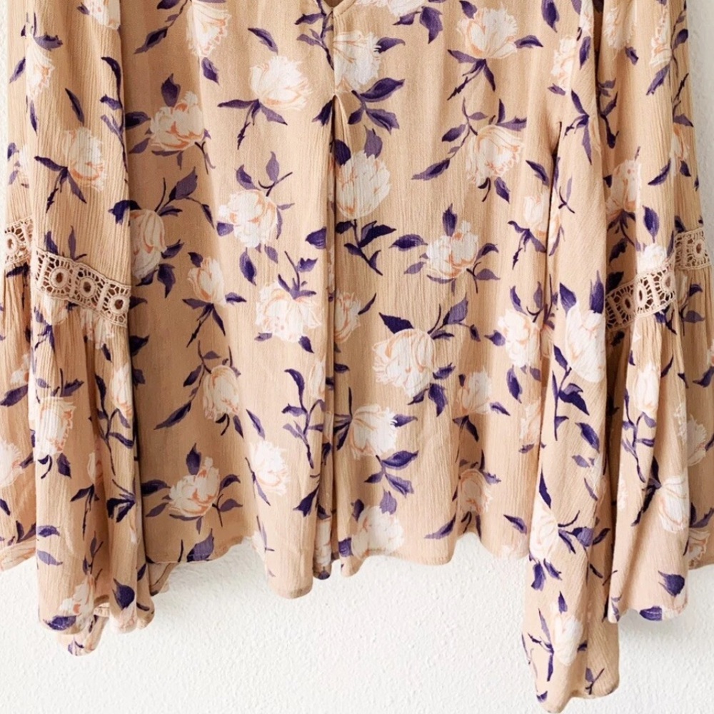 Altar'd State Boho Floral Top Keyhole Front Flare Sleeve Blouse Size Medium - Picture 3 of 14